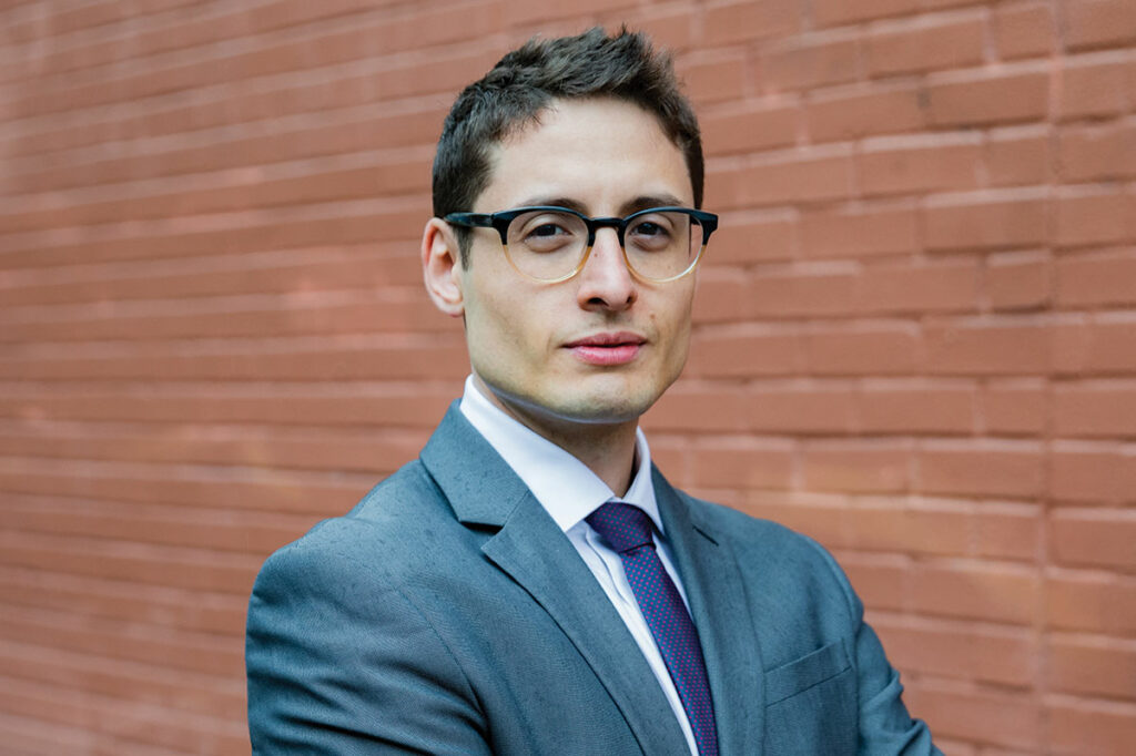 Tulio Ospina Centro Legal de la Raza